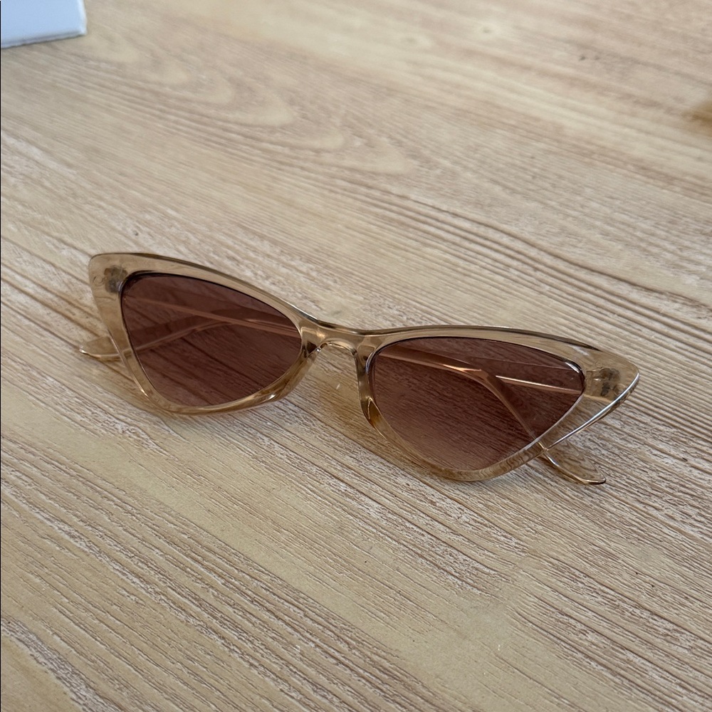 Stylish Brown Cat-Eye Sunglasses